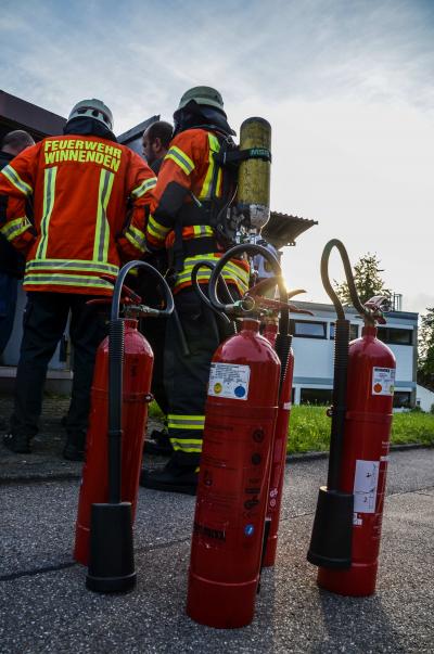 Winnenden-Birkmannsweiler: Trafobrand sorgt fuer Stromausfall - Schaulustige behindern Feuerwehr